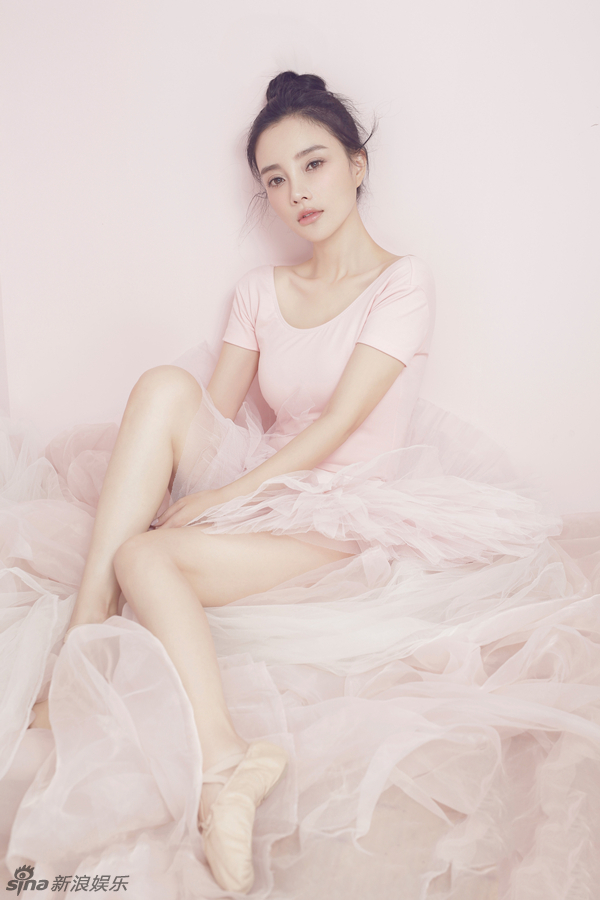 李小璐性感舞裙展曼妙姿态