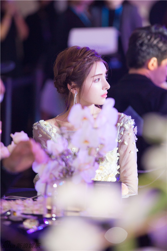 组图:仙出新高度!麦迪娜娇俏高颜值养眼获赞_高清图集_新浪网