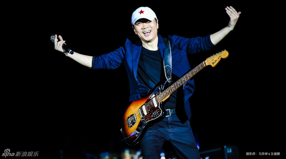 组图:崔健工体激情开唱 重温三十年摇滚路_高清图集_新浪网