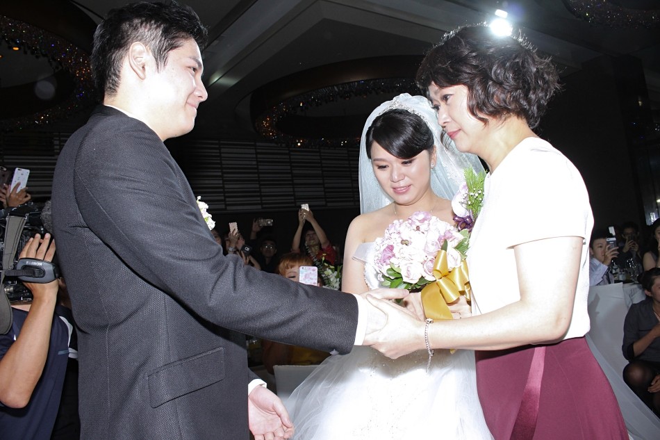 组图:王月李国修女儿出嫁 杨丞琳现身送祝福_高清图集_新浪网