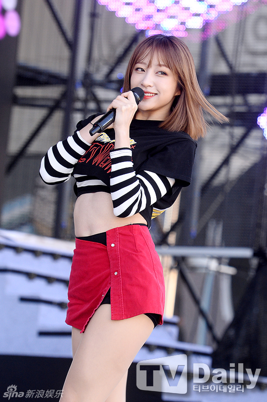 组图:hani露小蛮腰热舞扭胯 红裙超短难遮底裤_高清图集_新浪网