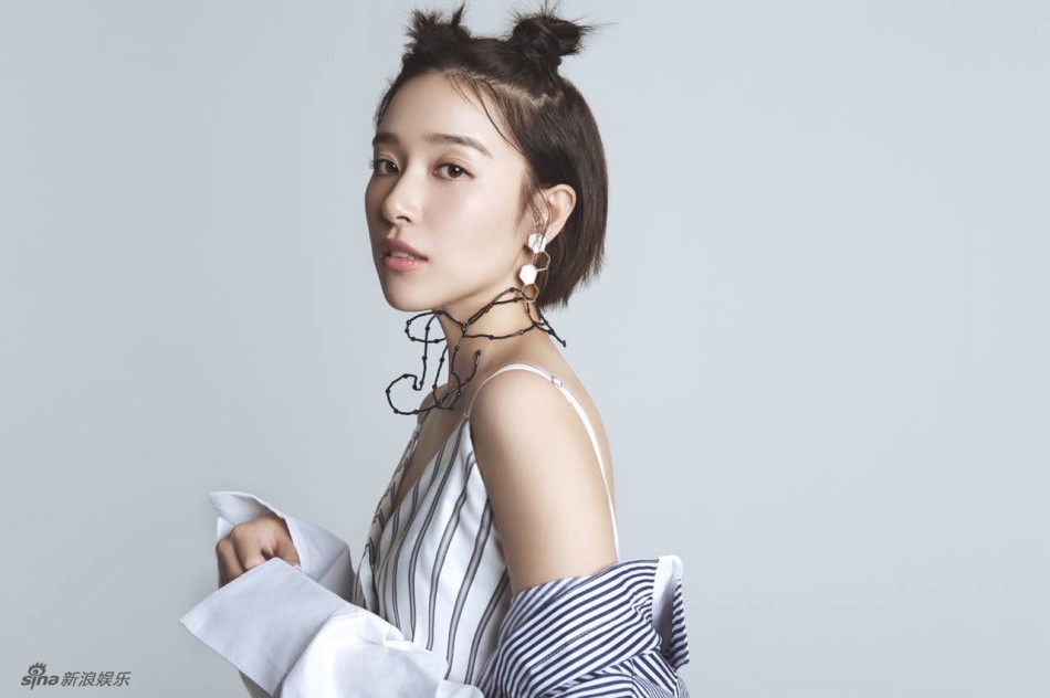 阚清子俏皮丸子头可爱 灵动演绎元气少女