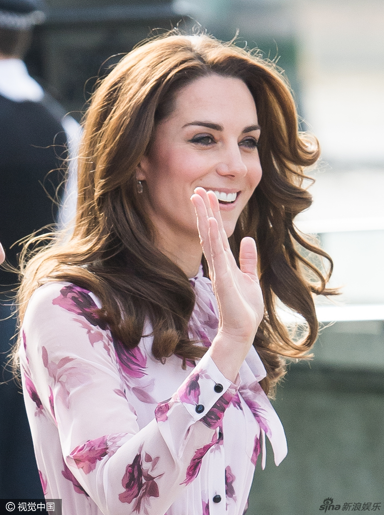组图:笑容满分!凯特王妃粉嫩玫瑰裙美丽动人_高清图集_新浪网
