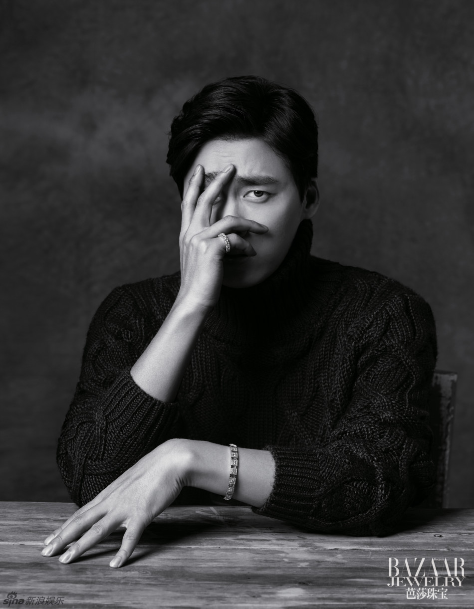 组图:李易峰黑白封面大片曝光 鲜肉变忧郁小生_高清图集_新浪网