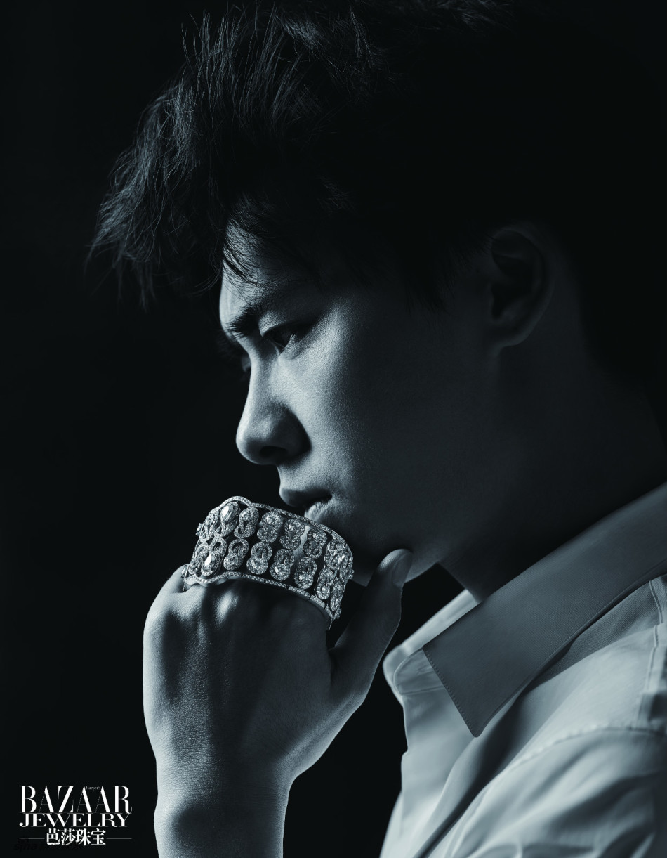 李易峰侧颜冷峻展魅惑眼神杀_高清图集_新浪网