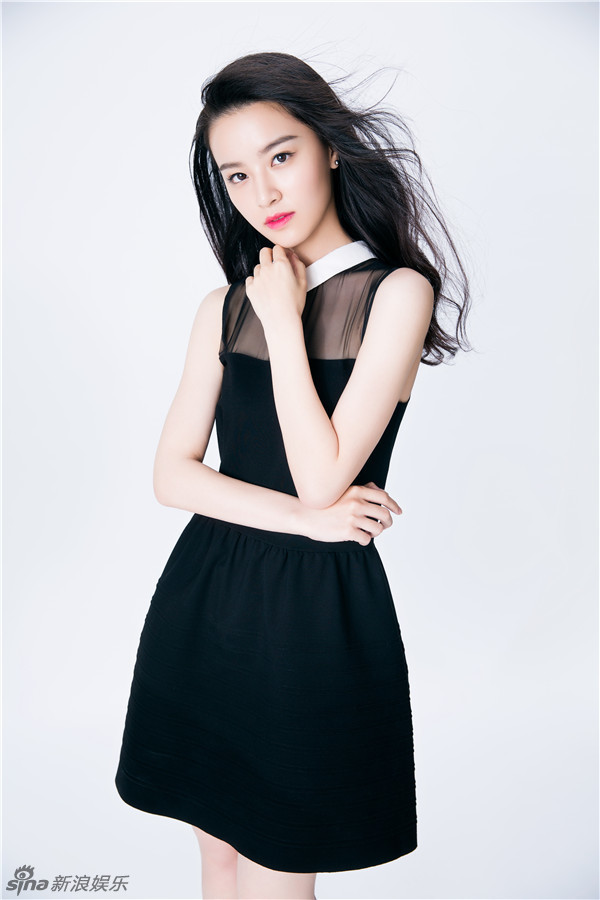 新浪娱乐讯 日前,内地新晋小花旦梁婧娴曝光一组写真.