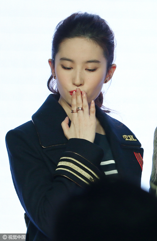 刘亦菲派香吻,吉吉-哈迪德