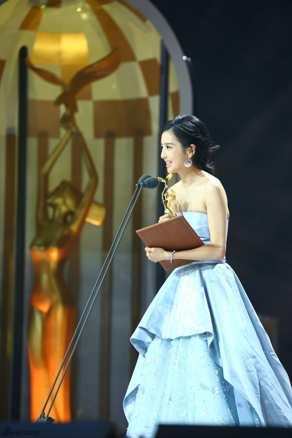 组图:金鹰胡歌获两项大奖 赵丽颖包子庆生_高清图集_新浪网