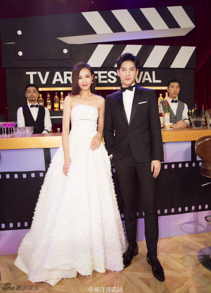 组图:金鹰奖典礼 唐嫣牵手杨洋组高颜值cp登台_高清图集_新浪网