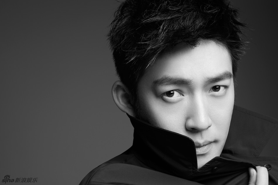 组图:张博冷峻眼神杀显深邃 高冷气质魅力难挡_高清图集_新浪网