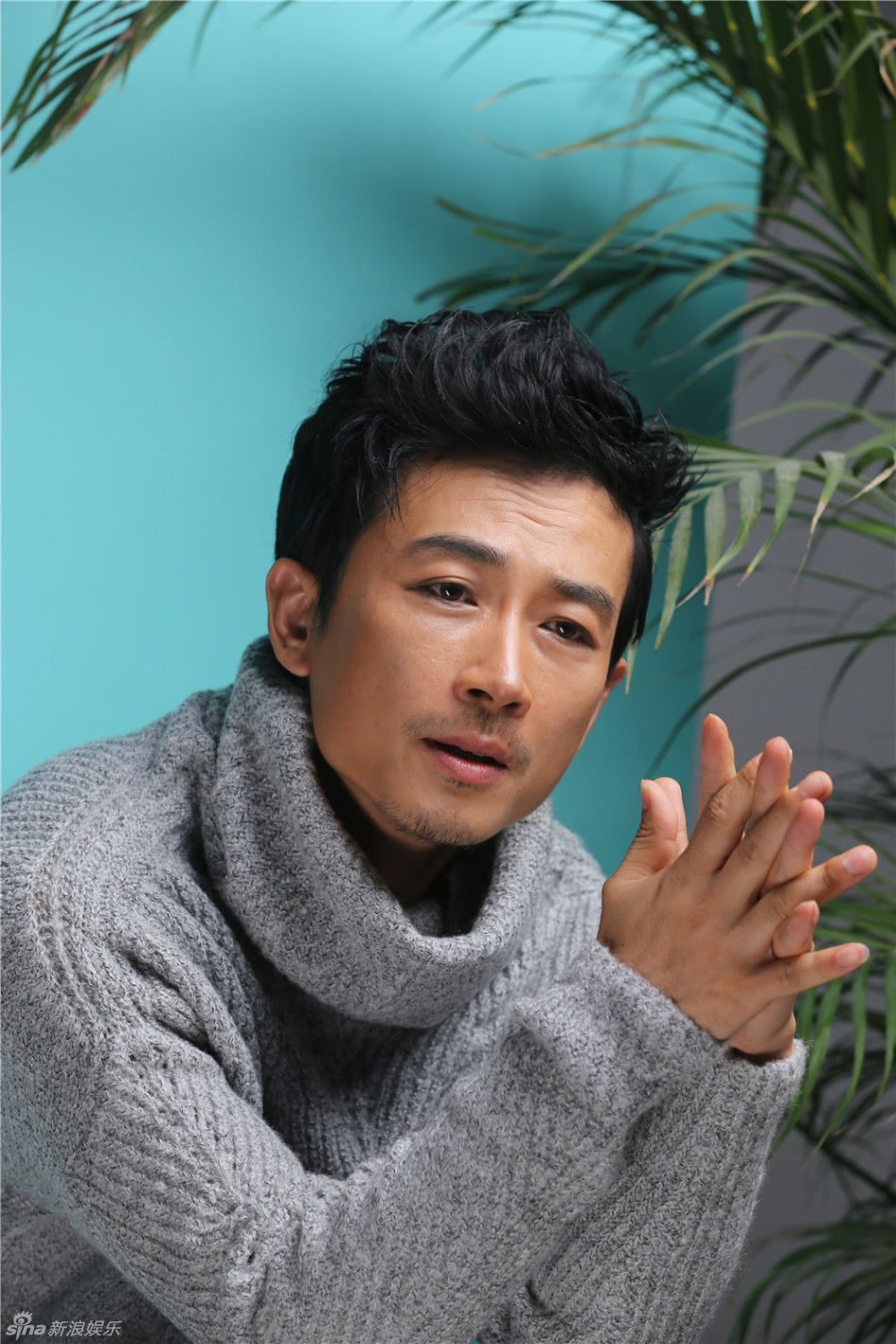 组图:赵滨秋日写真曝光 至简搭配展型男本色_高清图集_新浪网