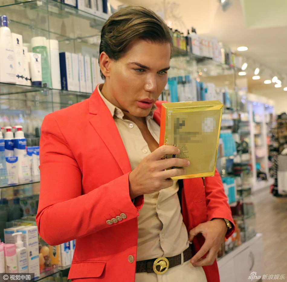 芭比男友狂整42次脸僵成娃娃_高清图集_新浪网