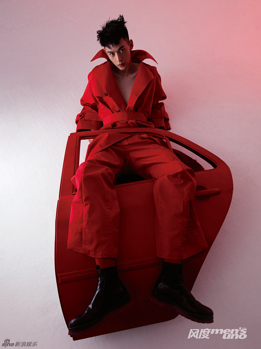 唐晓天展逆天长腿