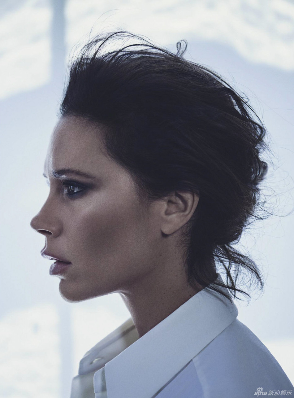 无敌侧颜杀!贝嫂大玩禁欲系 美腿撩人