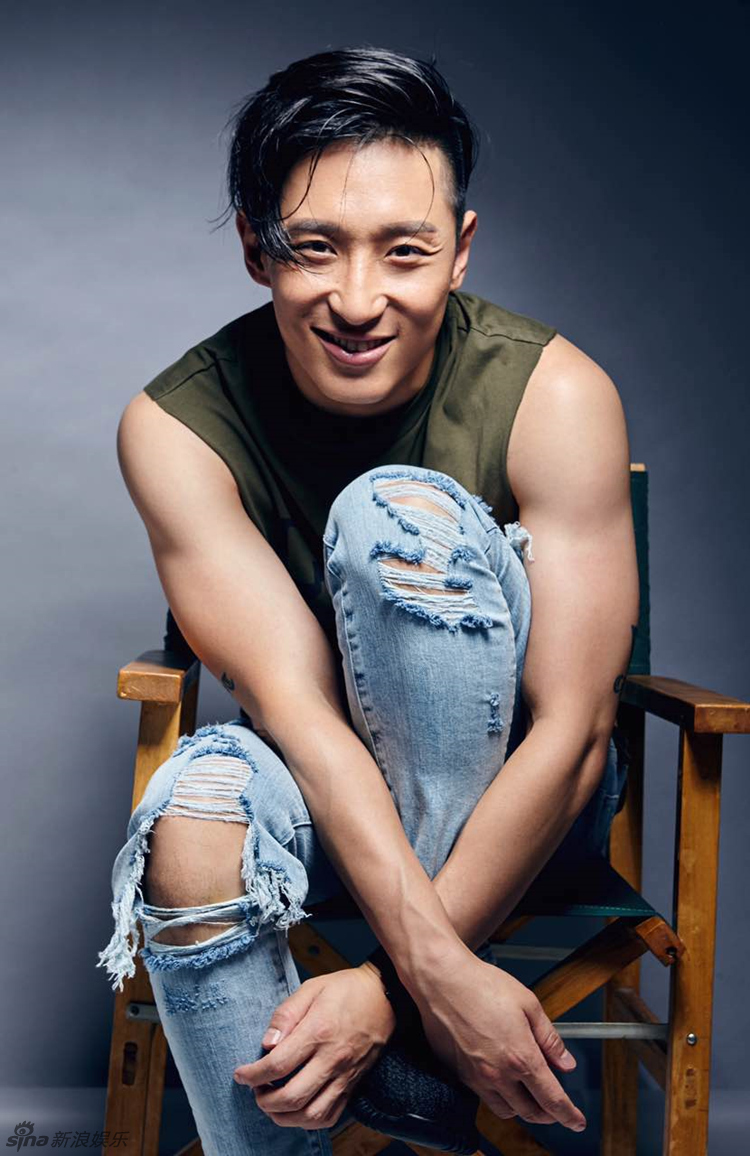 组图:杨政潇洒不羁变狂野男孩 型男大方秀胸肌_高清图集_新浪网