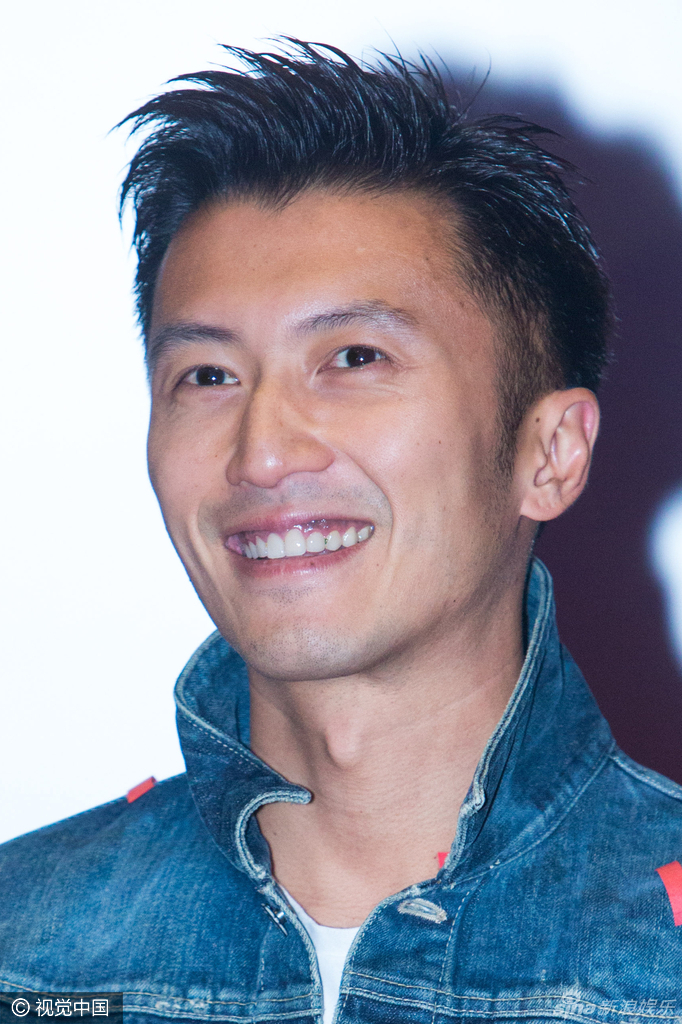 谢霆锋牙缝卡菜叶颇尴尬