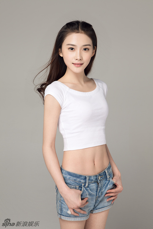 新浪娱乐讯 近日,演员王嵛曝光了一组清新写真.