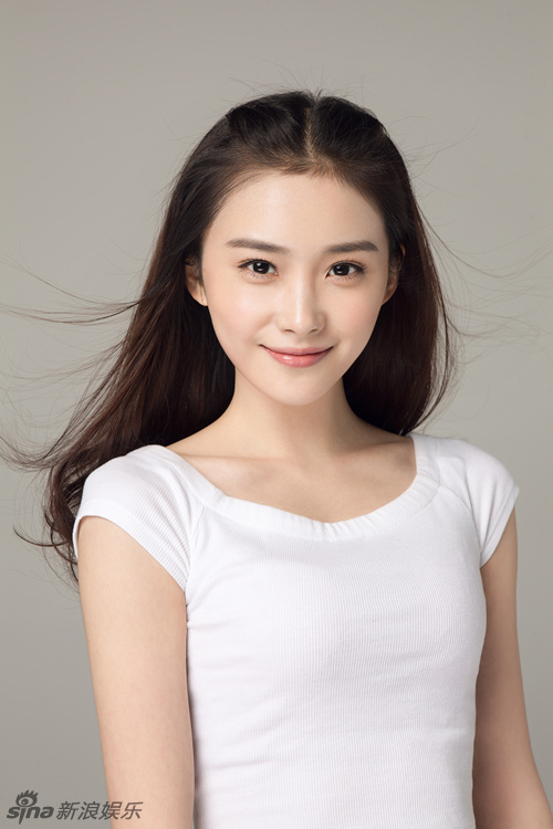 新浪娱乐讯 近日,演员王嵛曝光了一组清新写真.