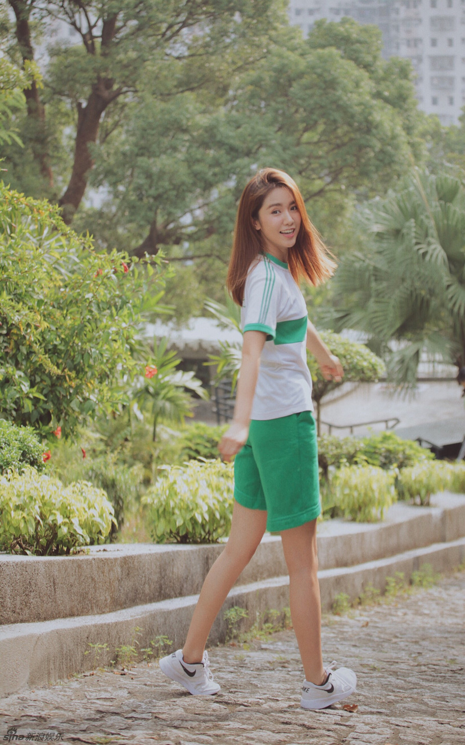 组图:嫣然一笑很治愈!张沙沙少女系街拍曝光_高清图集_新浪网