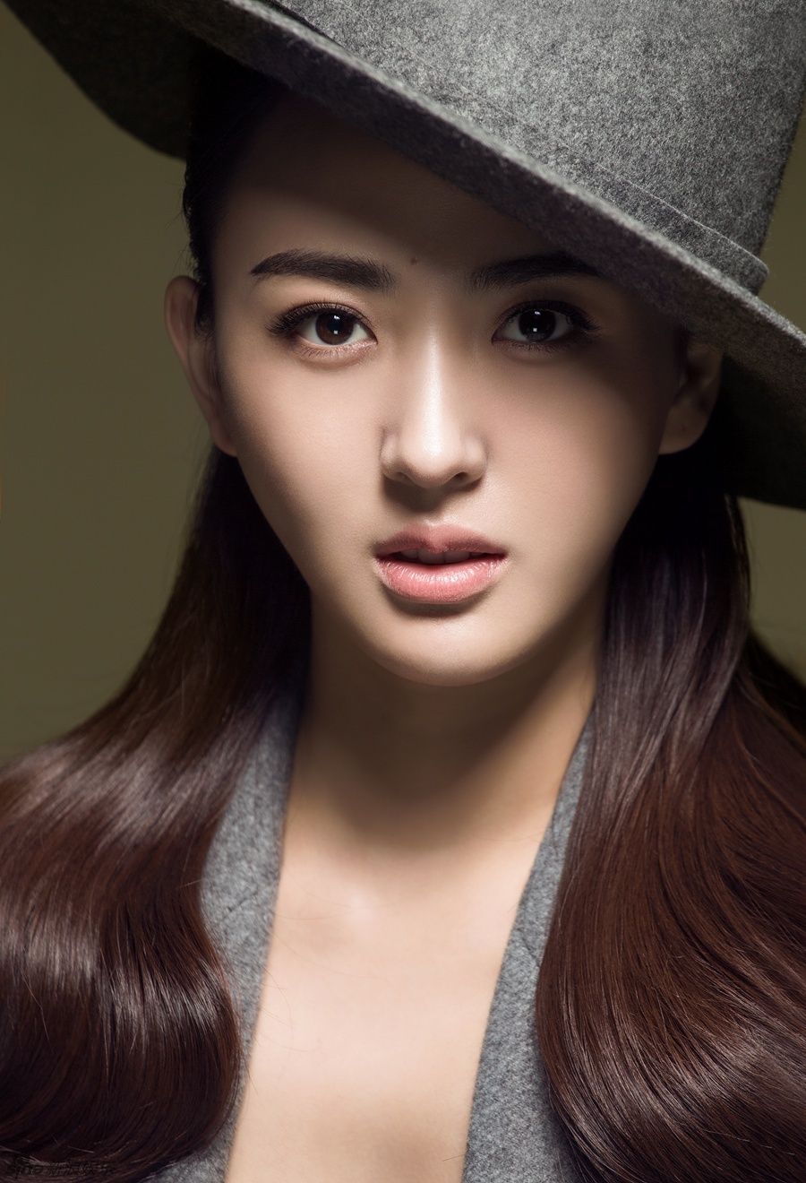 组图:徐小飒深v小秀事业线 中性风显冷艳性感_高清图集_新浪网