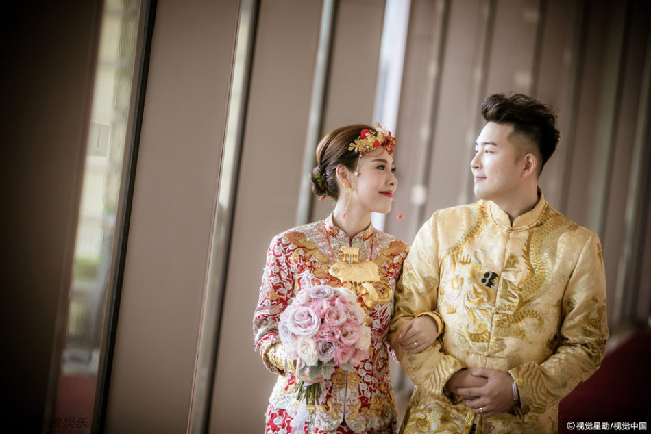 组图:李冠峰郭颖儿补办婚宴 中式婚服贵气逼人_高清图集_新浪网