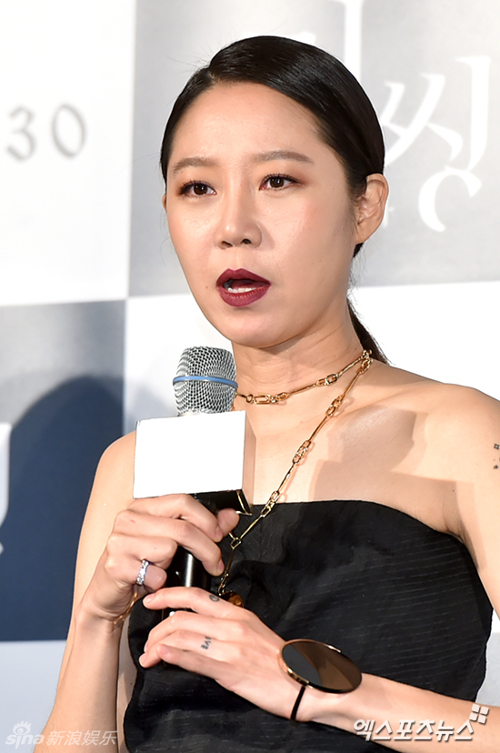 组图:孔孝真红唇黑裙亮相气场强 手臂纹身抢镜_高清图集_新浪网