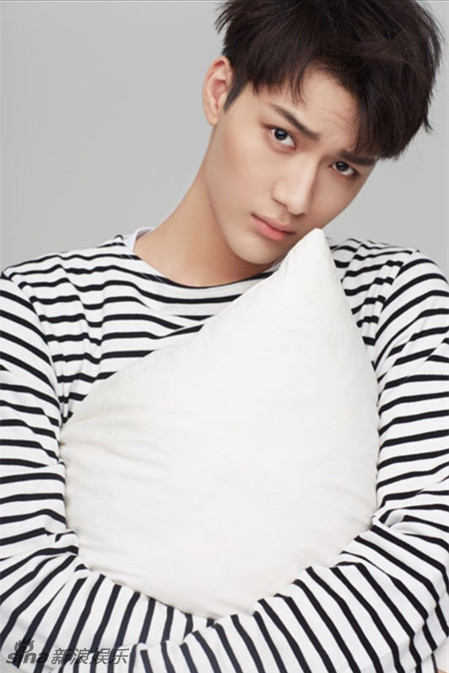 新浪娱乐讯 日前,有着禁欲系半熟美男之称的青年演员陈子由在他每周四