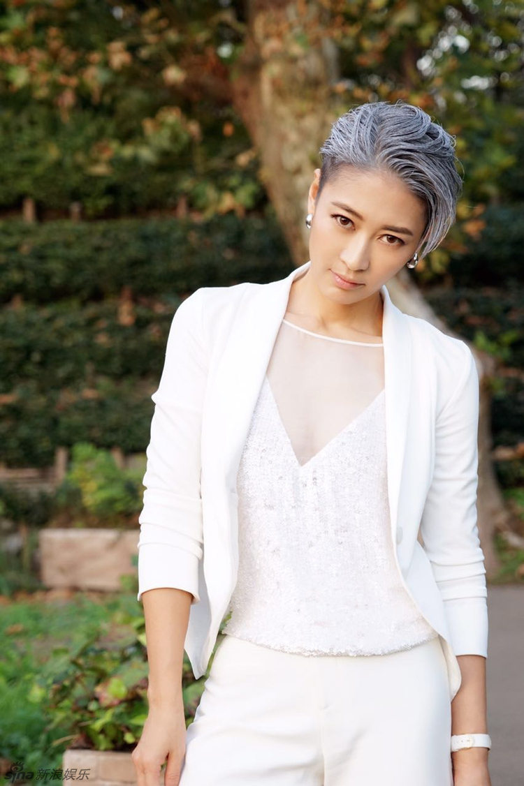 组图:梁静管虎东京甜蜜街拍 牵手秀恩爱羡煞人_高清图集_新浪网