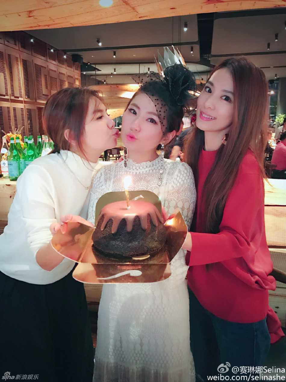 组图:selina离婚后的第一个生日愿望:爸妈健康_高清图集_新浪网