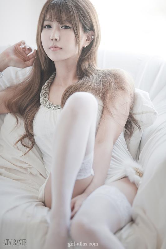 组图:韩嫩模许允美清纯可人 白丝袜秀修长美腿_高清图集_新浪网