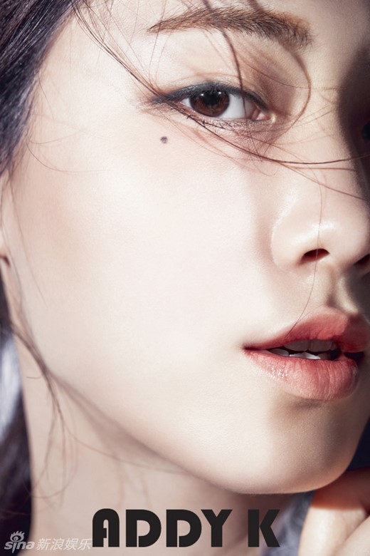 新浪娱乐讯 韩国女歌手柳孝荣为某时装杂志拍摄的一组最新写真今天在