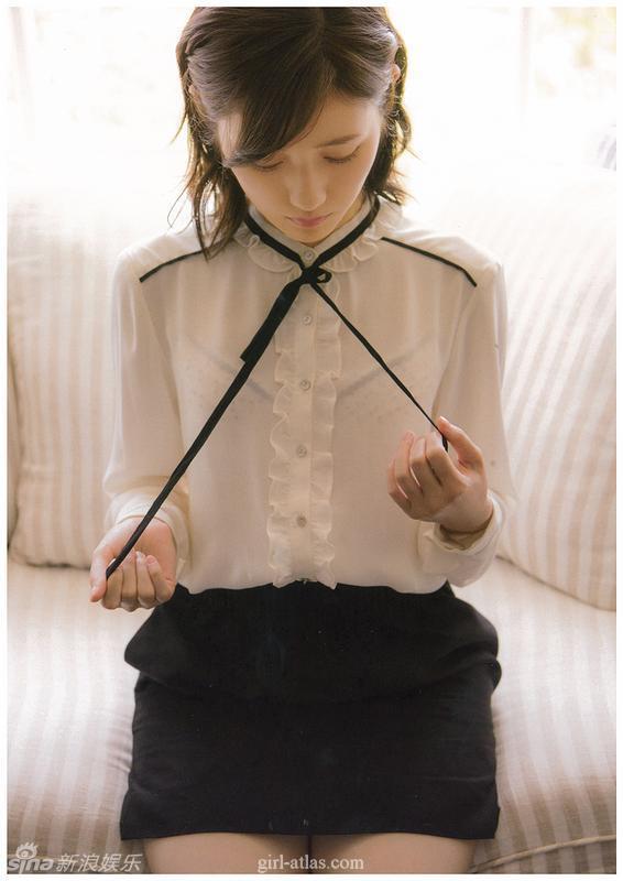 组图:渡边麻友比基尼出镜 吐舌比v清纯可爱_高清图集_新浪网