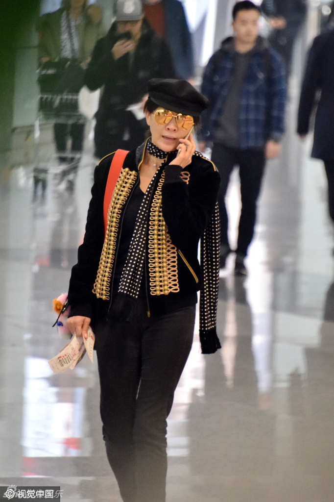 刘嘉玲机场秀曼妙身材_高清图集_新浪网