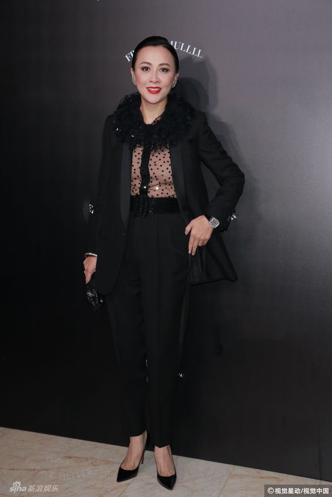 组图:刘嘉玲穿西装攻气足 肉色斑点衬衫略密恐_高清图集_新浪网