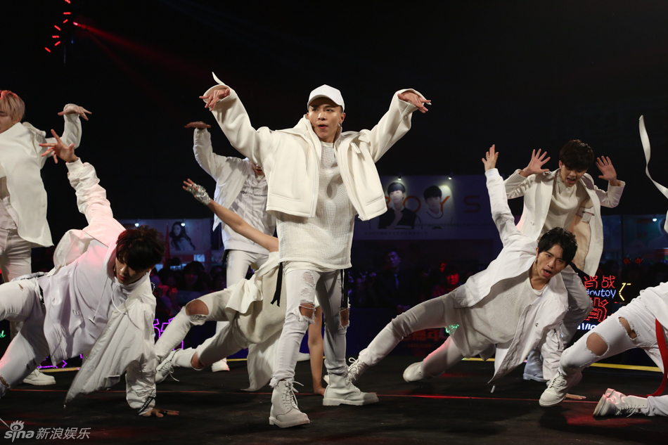 组图:zerog亮相粉丝嘉年华 开场热舞引爆全场_高清图集_新浪网