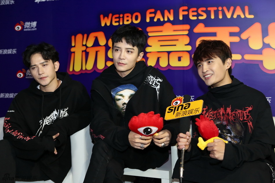 11月6日,首届粉丝嘉年华年度盛典在北京举行,至上励合空降现场并接受