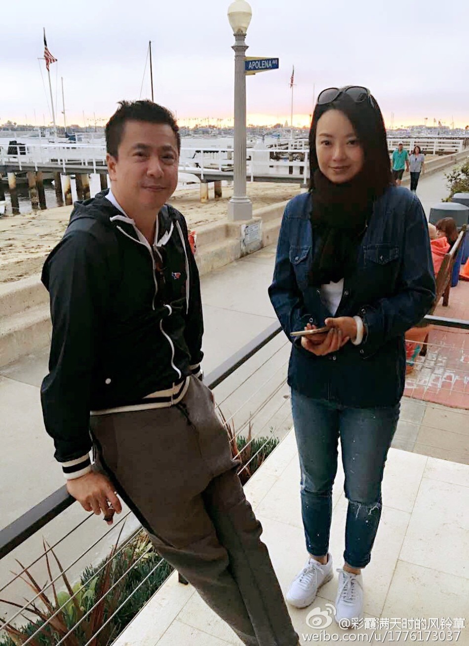 组图:王中磊一家出游 女儿亭亭玉立成颜值担当_高清图集_新浪网