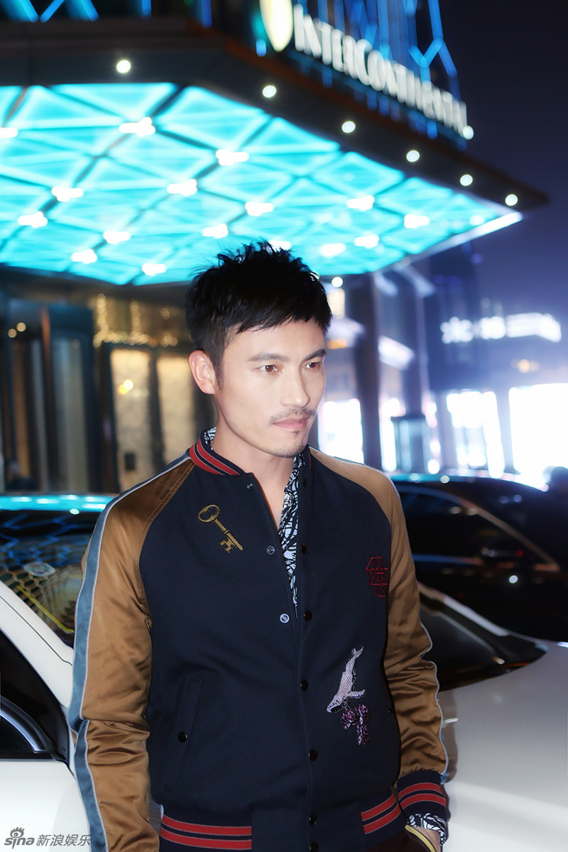 组图:耿乐性感胡茬变型男 电眼迷离性感撩人_高清图集_新浪网