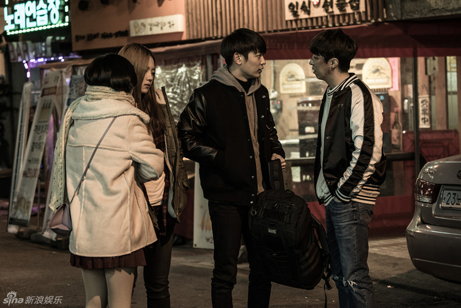 组图:《两个男人》剧照 马东锡崔珉豪眼神凌厉_高清图集_新浪网