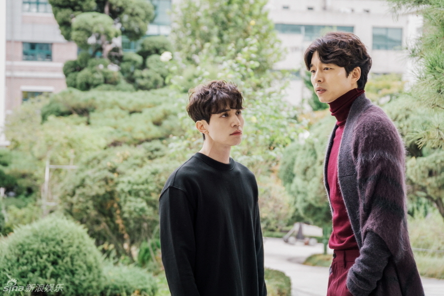 组图:《鬼怪》孔侑李栋旭初次相遇 目光对视_高清图集_新浪网