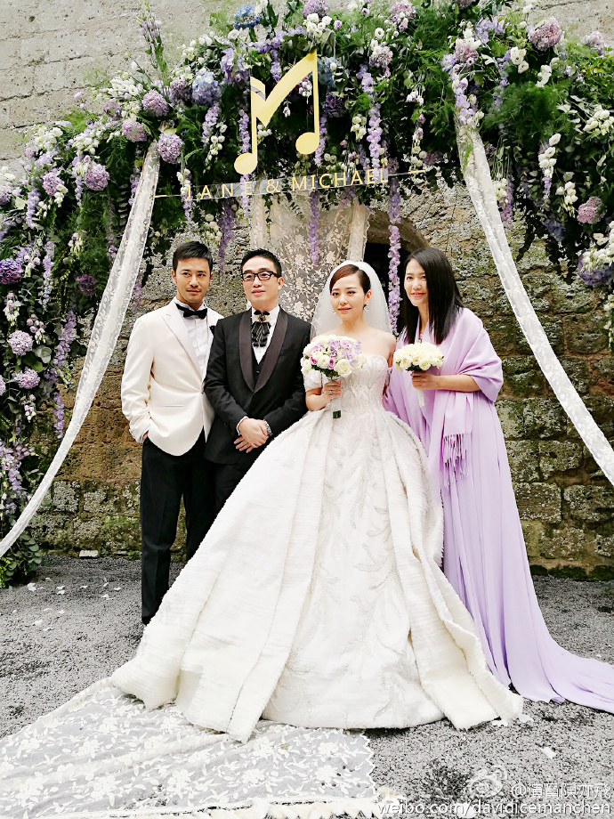 组图:谭维维获张靓颖赠捧花 陈亦飞感恩送祝福_高清图集_新浪网