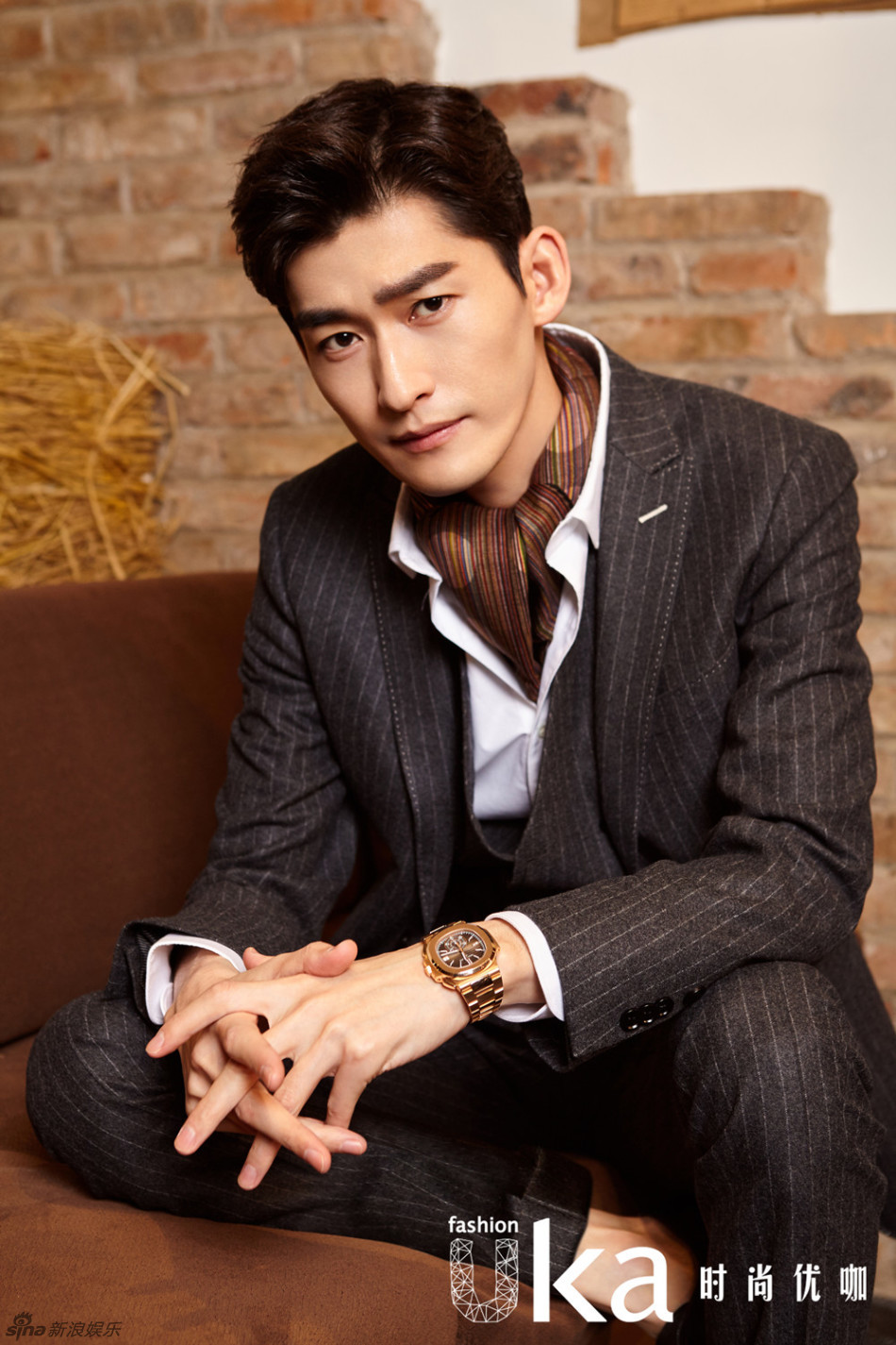 组图:行走的霸道总裁!张翰赤脚演绎英伦优雅_高清图集_新浪网