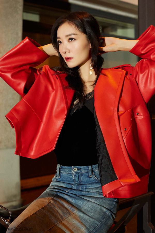 齐溪潇洒红衣变机车girl 蕾丝诱惑露香肩