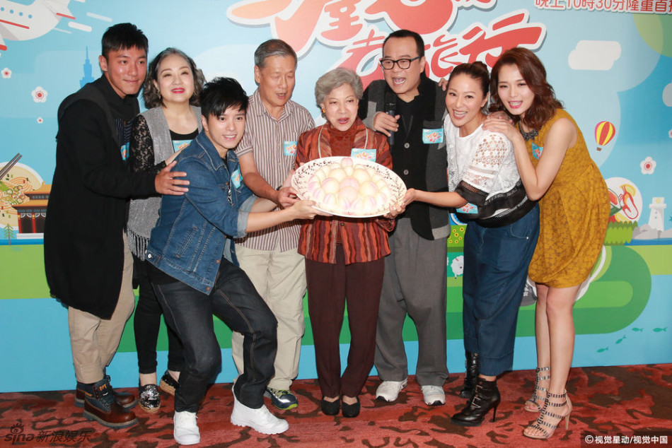 滕丽名,吕慧仪(右)