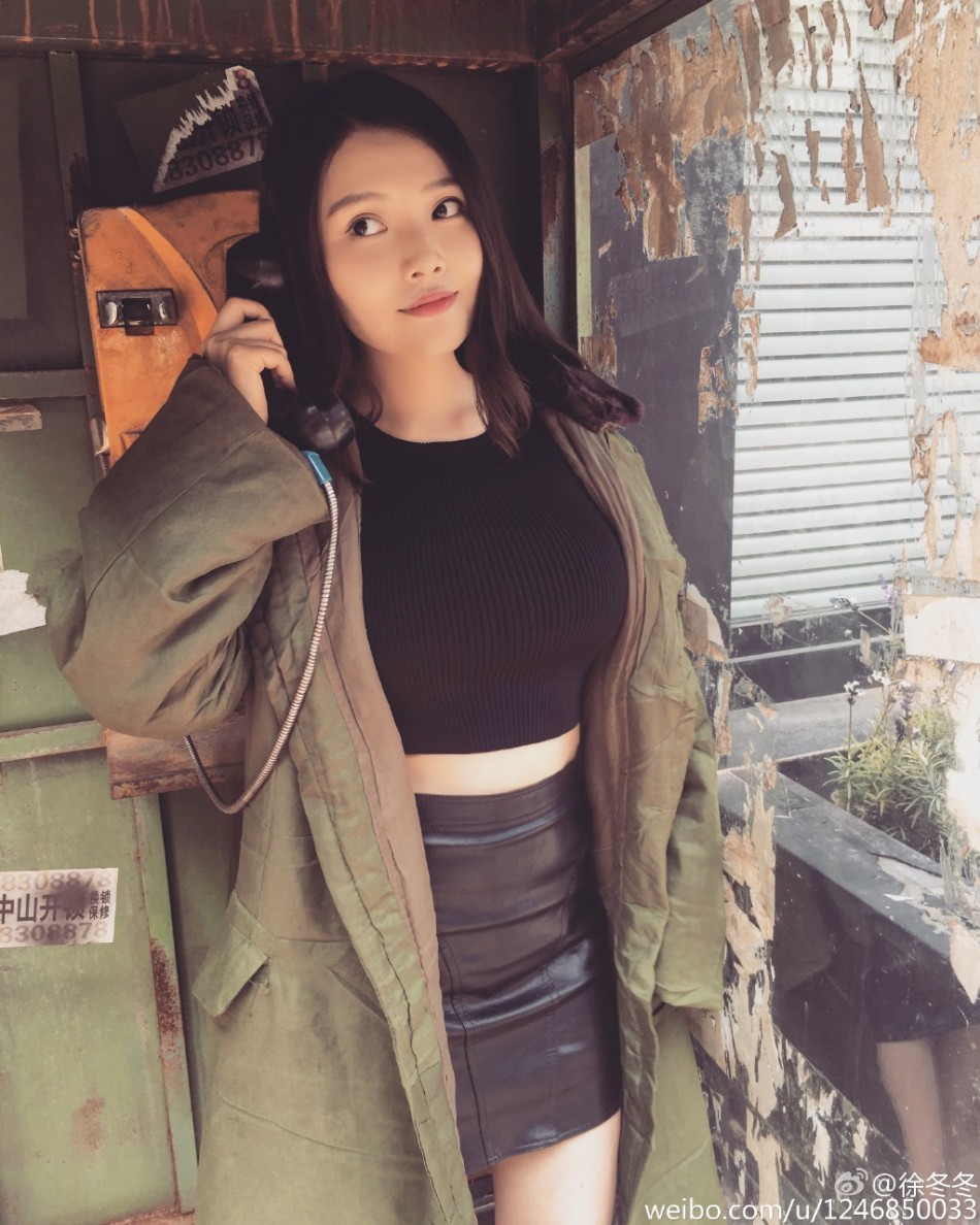 徐冬冬傲人34e穿衣撑出最美弧度