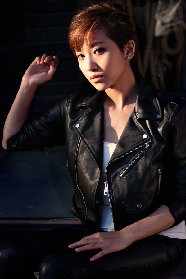 组图:解惠清酷帅短发变少女攻 眼神忧郁太吸睛_高清图集_新浪网