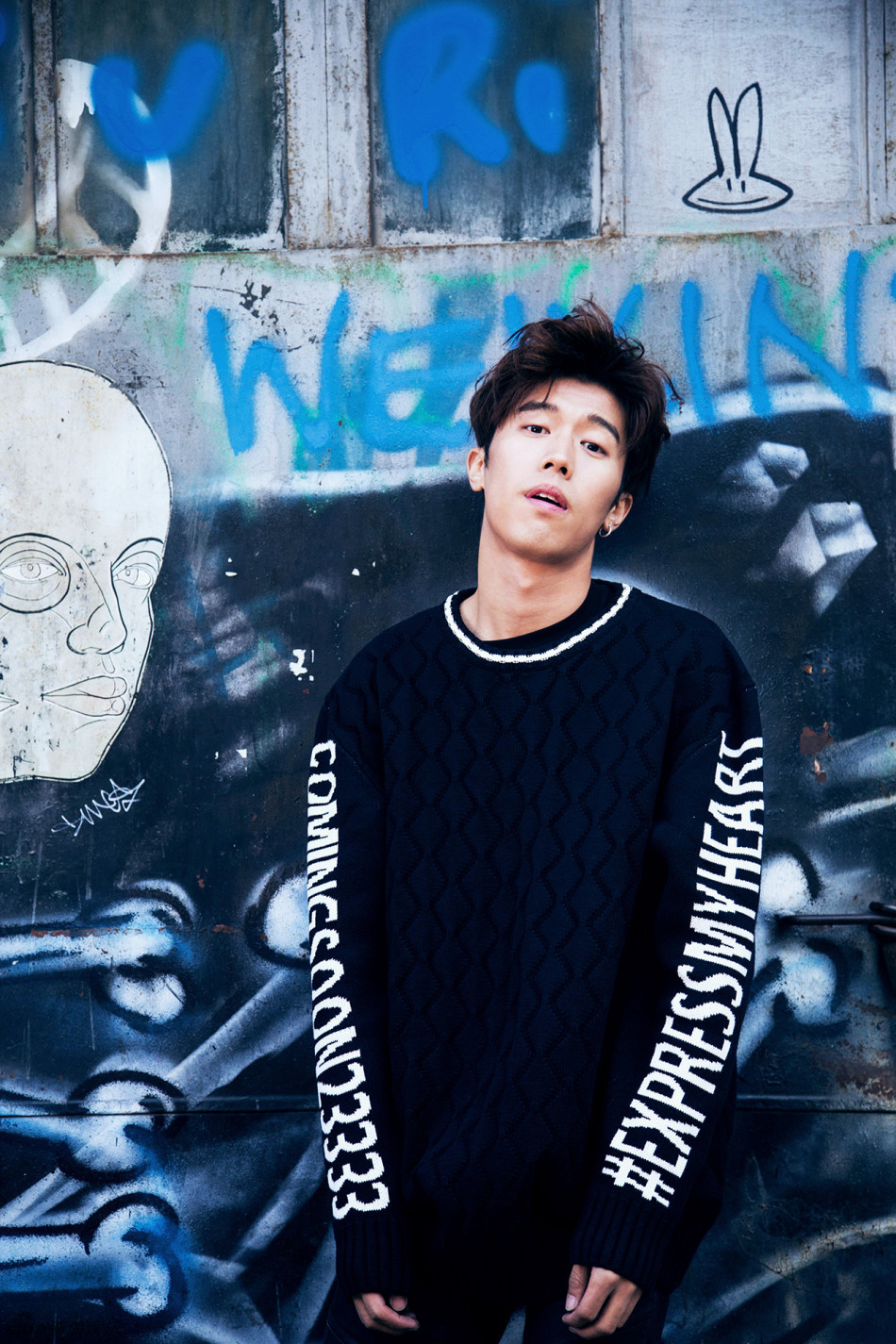 11:22:17 1 / 7 新浪娱乐讯 近日,东申童画(陈坤工作室)签约演员周游