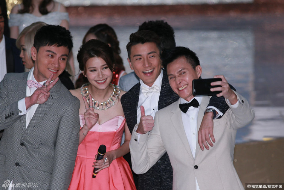 新浪娱乐讯 11月19晚,tvb迈向50周年"万千星辉贺台庆"晚会在香港