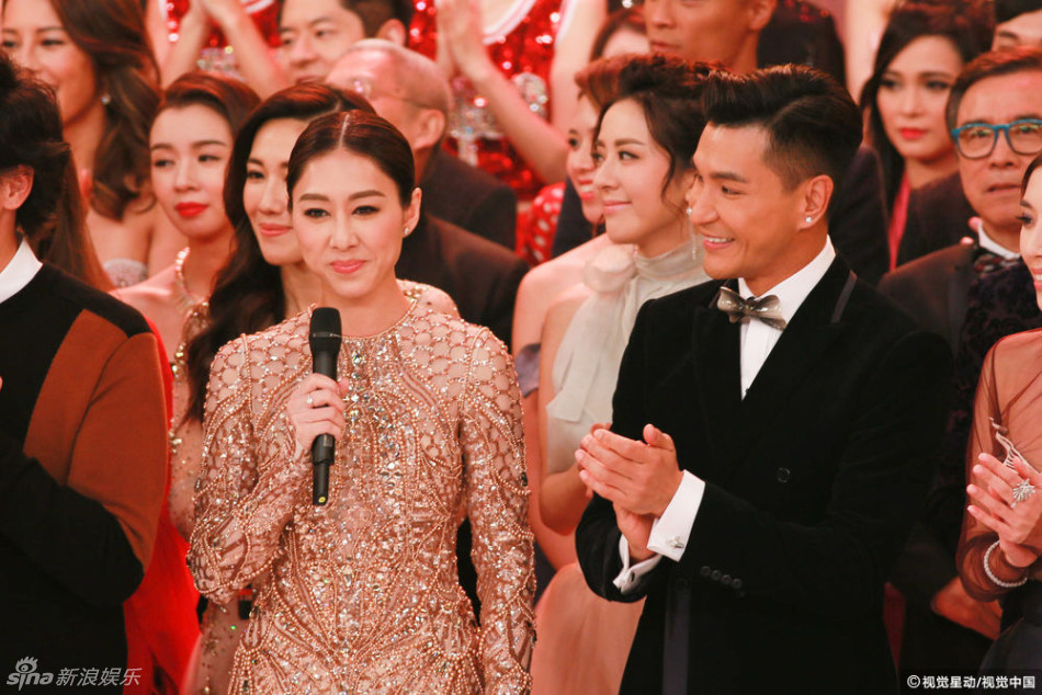 新浪娱乐讯 11月19晚,tvb迈向50周年"万千星辉贺台庆"晚会在香港