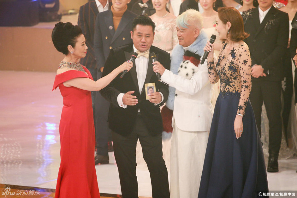 新浪娱乐讯 11月19晚,tvb迈向50周年"万千星辉贺台庆"晚会在香港